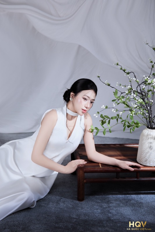 Ảnh bầu áo dài trắng thanh lịch