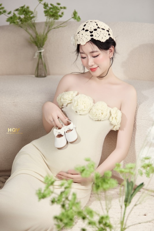 Ảnh bầu cùng giày bé yêu